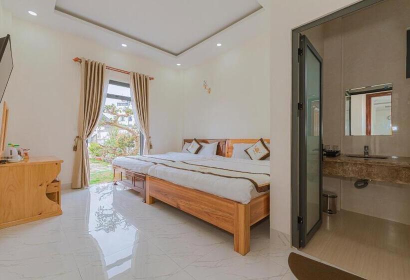 اتاق استاندارد چهارنفره با چشم‌انداز باغ, Rosa Villa & Hotel Dalat