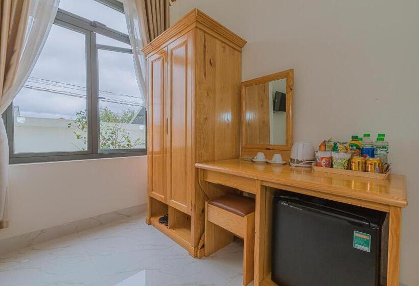 اتاق استاندارد چهارنفره با چشم‌انداز باغ, Rosa Villa & Hotel Dalat