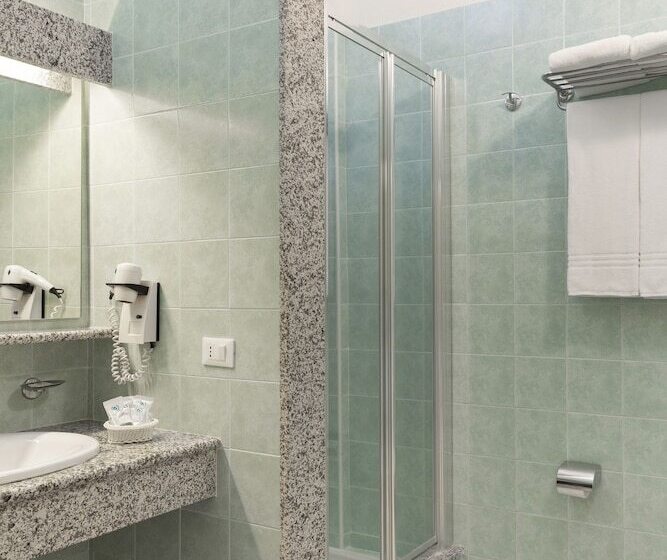 اتاق استاندارد سه نفره, Club Hotel Marina Beach