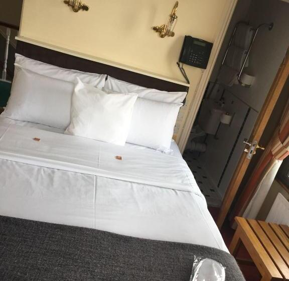 기본룸, The Leeson Lodge
