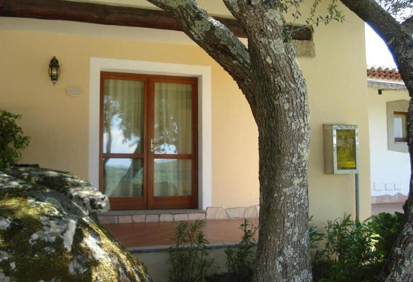 Superior room with lake view, Valkarana Country Relais