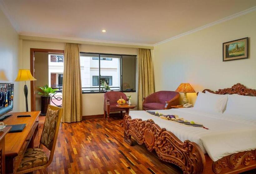 Deluxe Suite King Bed, Dragon Royal Angkor