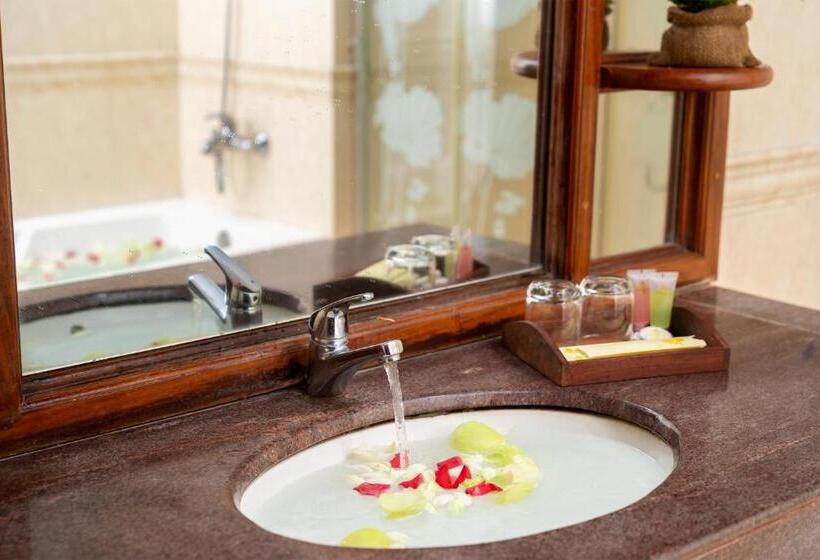 Deluxe Suite King Bed, Dragon Royal Angkor