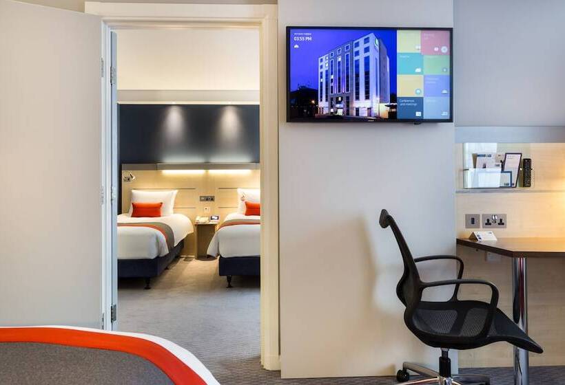 Номер Стандарт Адаптированный для Инвалидов, Holiday Inn Express London   Watford Junction, An Ihg