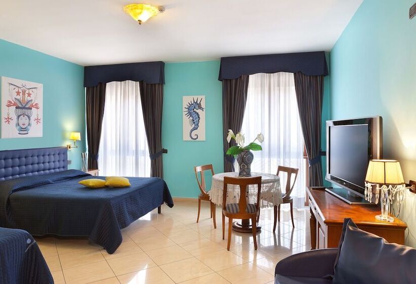 标准三人间, Ulisse Deluxe Hostel
