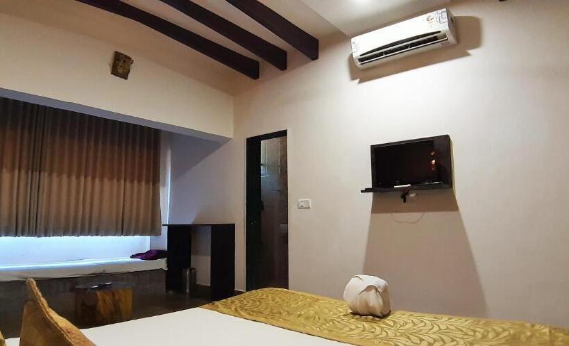 豪华房间, Gir Lions Paw Resort With Swimming Pool