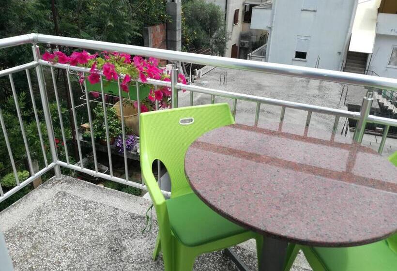 اتاق لوکس با بالکن, Guest House Vila Bak