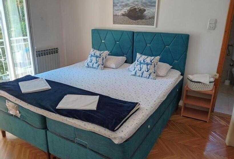 اتاق لوکس با بالکن, Guest House Vila Bak