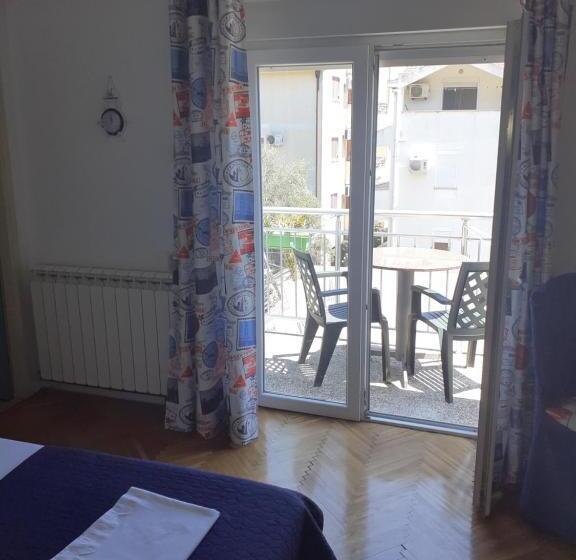 اتاق لوکس با بالکن, Guest House Vila Bak