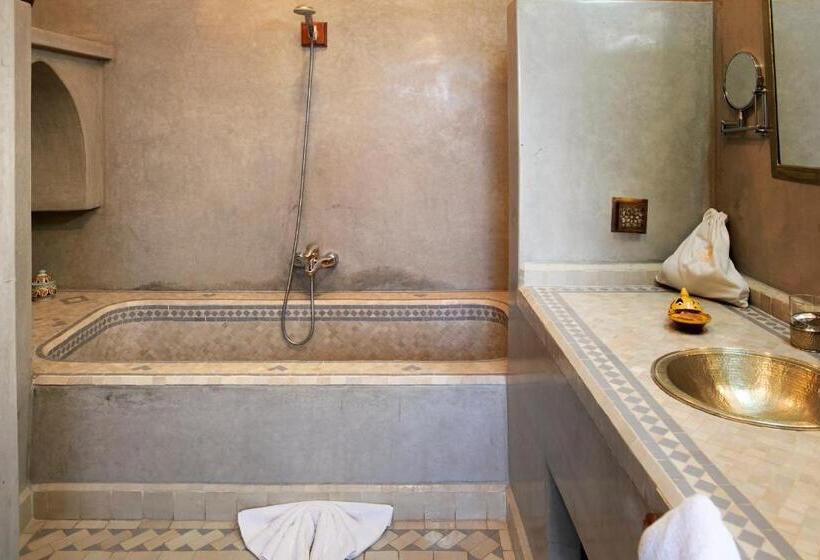 سوییت خانوادگی, Riad Alili