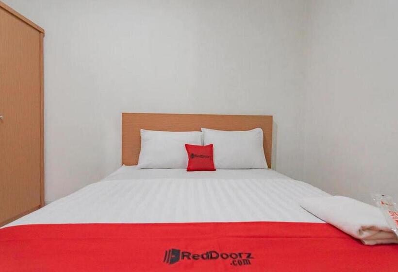 Номер Стандарт, Reddoorz Syariah At Hotel Tiga Er Near Karawang Central Plaza