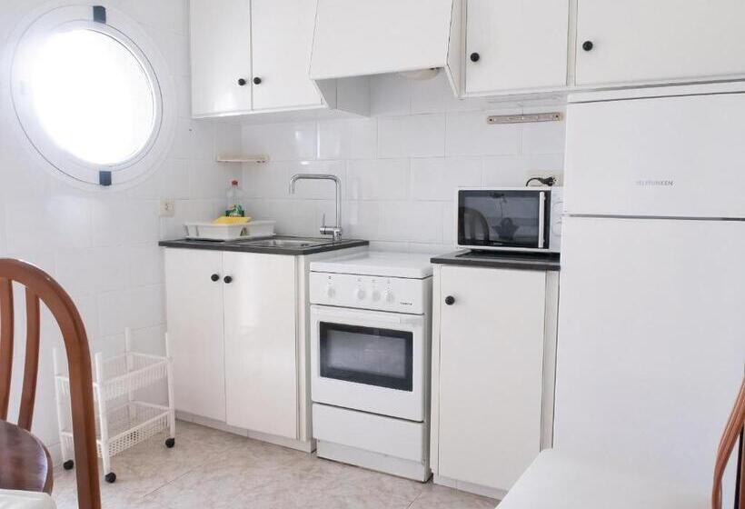 スーペリアスタジオ, Agusti Hostal