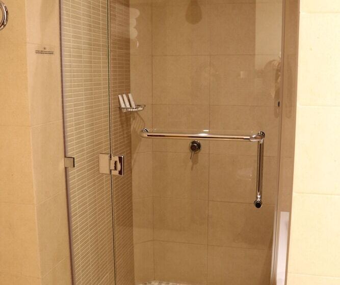 اتاق استاندارد, Crowne Plaza Sohar, An Ihg