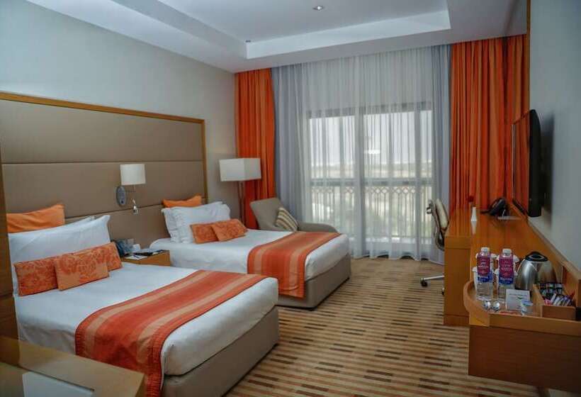 اتاق استاندارد با چشم‌انداز استخر, Crowne Plaza Sohar, An Ihg