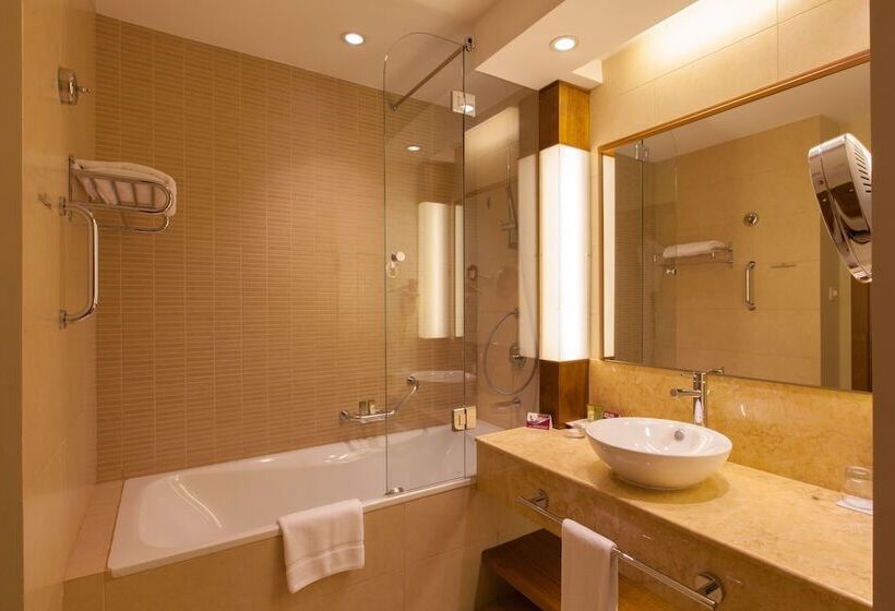 اتاق استاندارد با تخت دوبل, Crowne Plaza Sohar, An Ihg