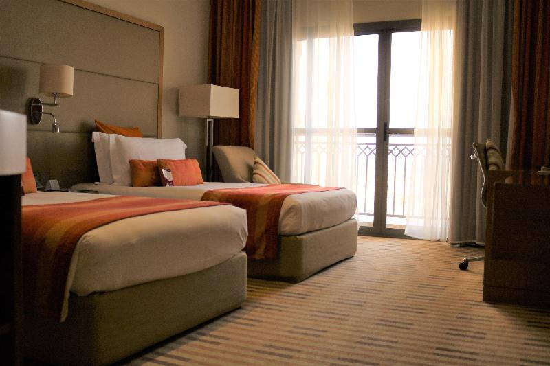 اتاق استاندارد با چشم‌انداز استخر, Crowne Plaza Sohar, An Ihg