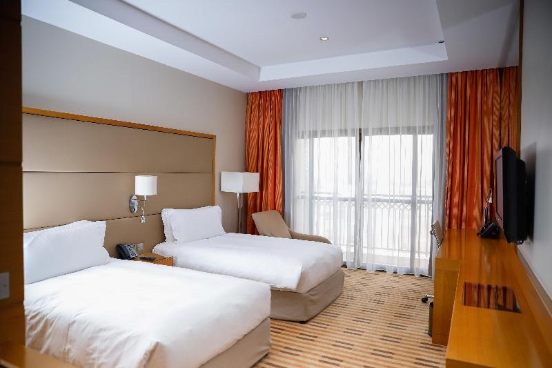 اتاق استاندارد با چشم‌انداز استخر, Crowne Plaza Sohar, An Ihg