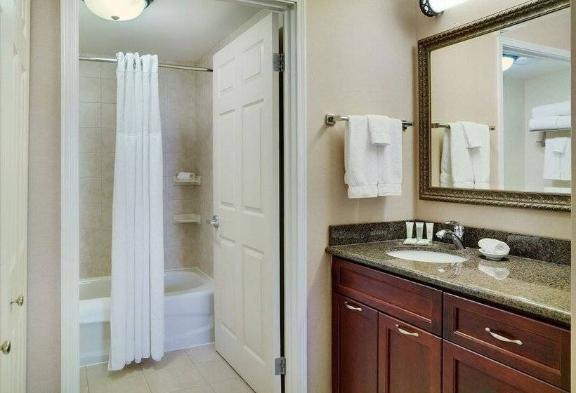 Люкс, Staybridge Suites Oakville Burlington, An Ihg