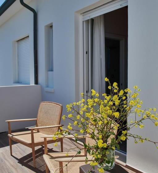 اتاق استاندارد با بالکن و چشم‌انداز دریا, Lu. B&b