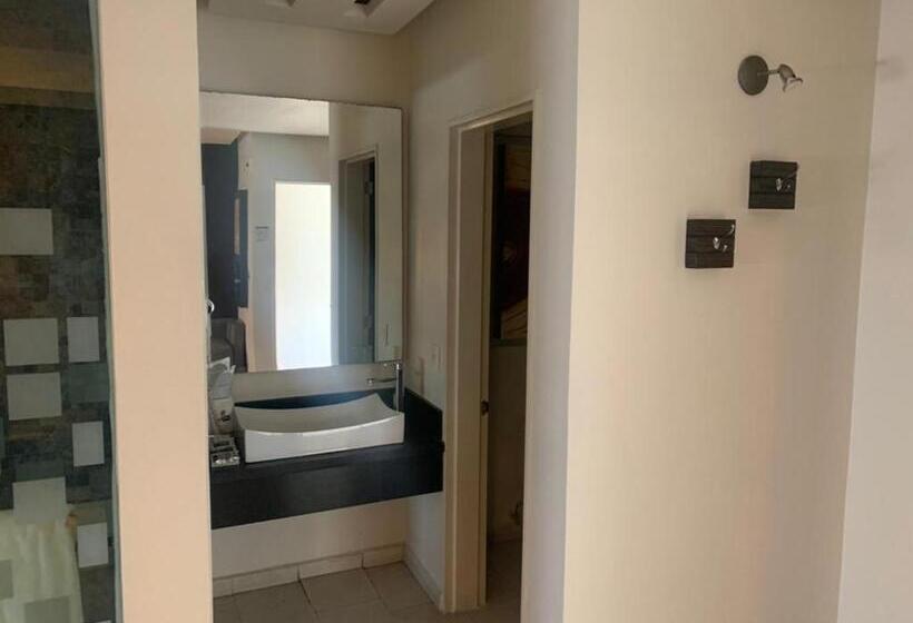 סוויטה דלוקס, Motel Casablanca