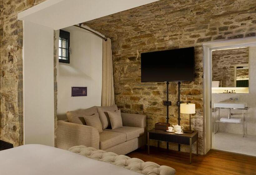 Семейный Номер, Bodmin Jail