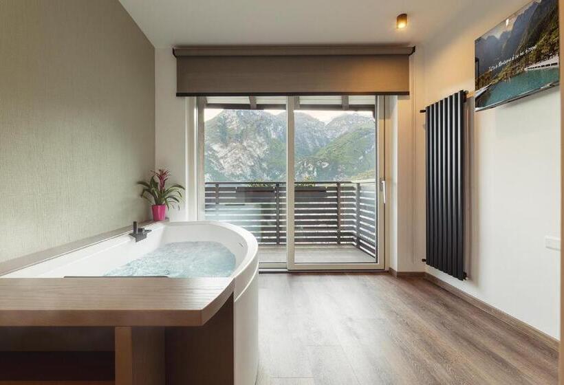 자쿠지 스위트, Castel Mani
