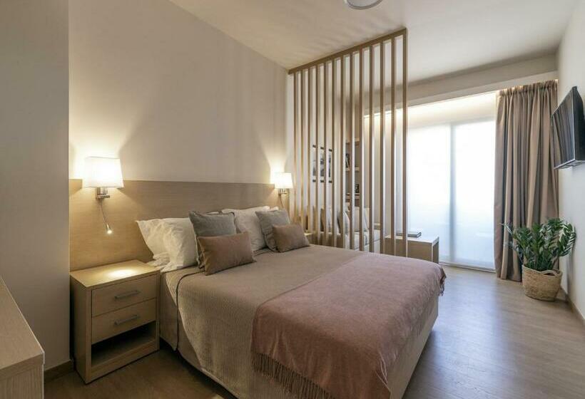 Полулюкс, Gallery Suites & Residences