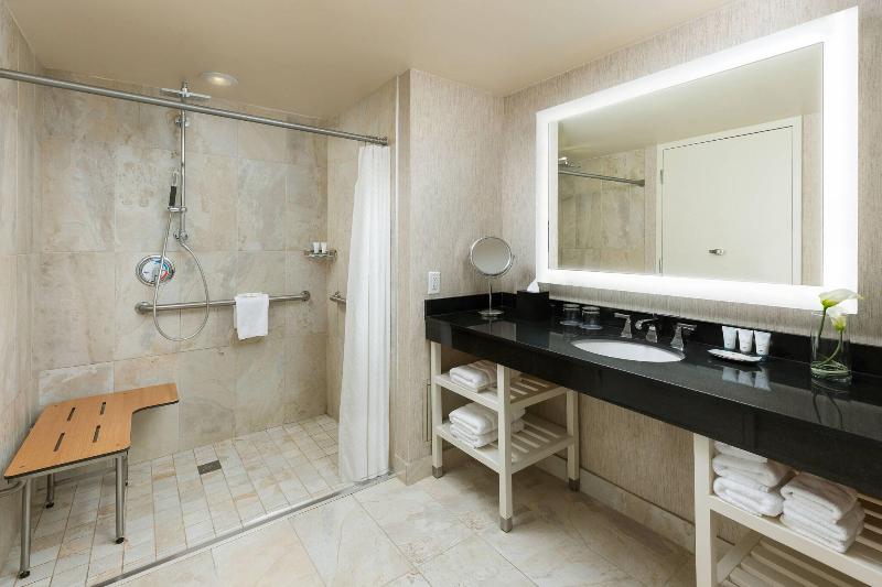 스탠다드 룸 킹사이즈 침대, The Westin Arlington