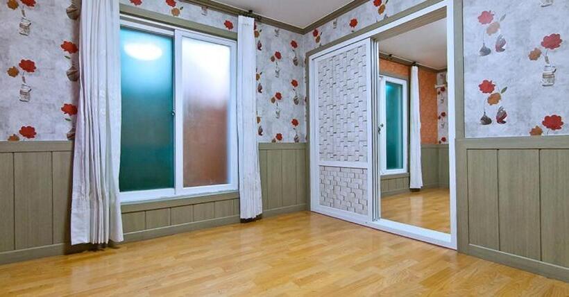 Семейный Номер, Roma Pension Boryeong