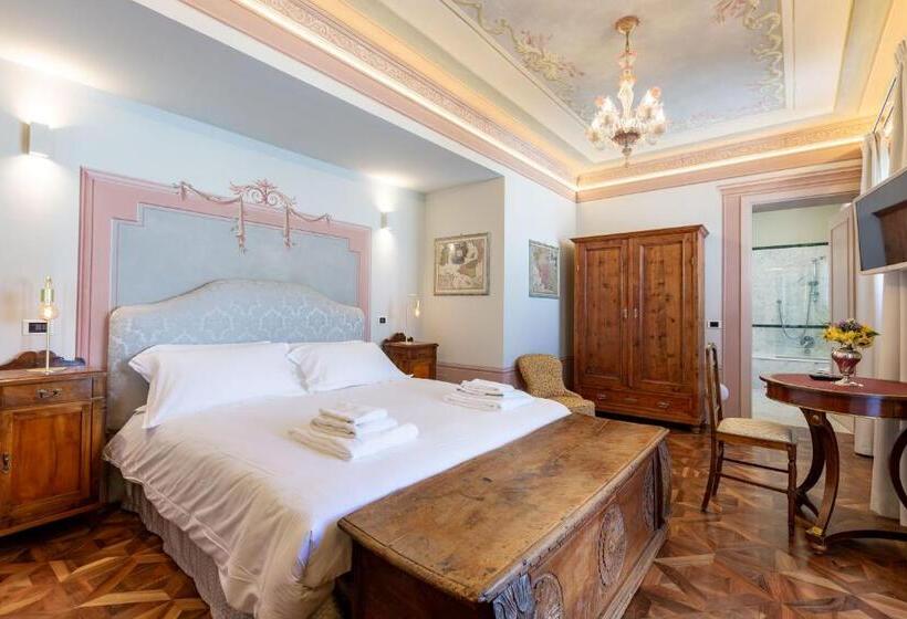 سوئیت با بالکن, Villa Tortorelli