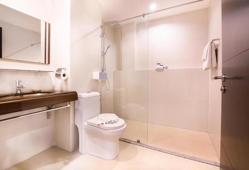 سوییت با چشم‌انداز استخر, Hilltop Wellness Resort