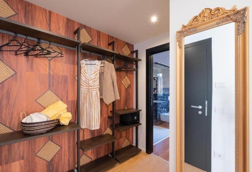 Superior room with lake view, Plaza Lago Di Garda