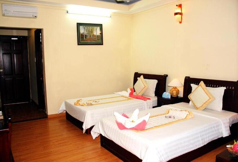 اتاق لوکس با چشم‌انداز استخر, Tien Dat Mui Ne Resort & Spa