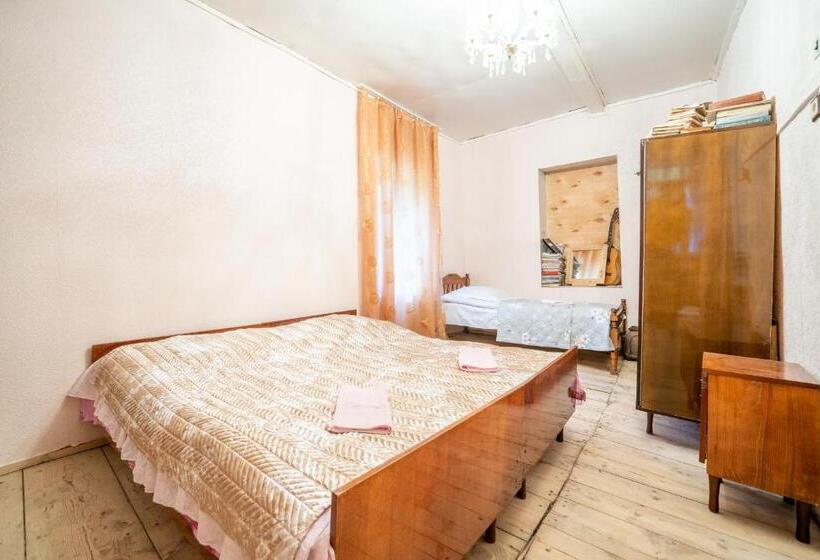 اتاق استاندارد سه نفره, Guesthouse Nashgobi