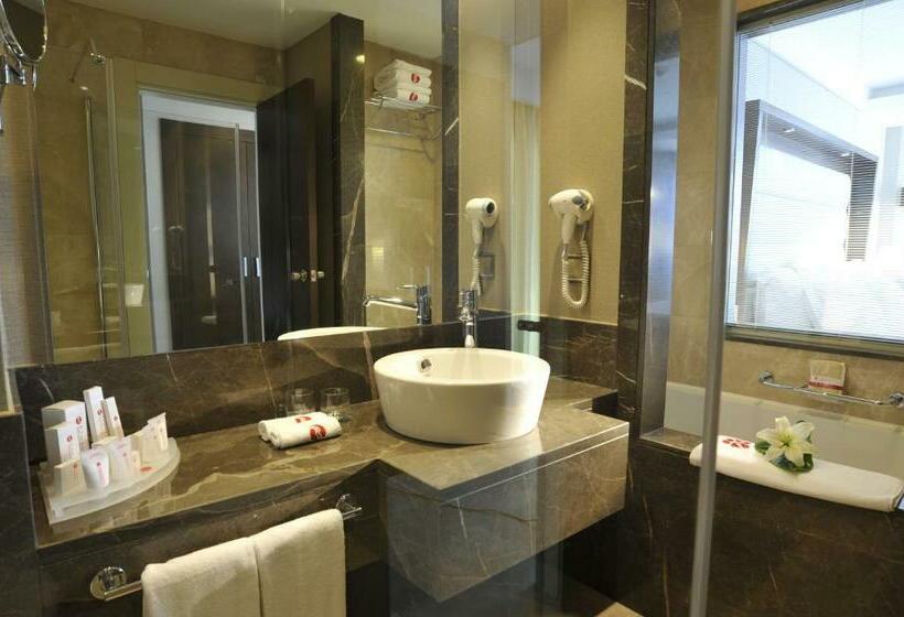 סוויטה נוף לים, Ramada Plaza Antalya