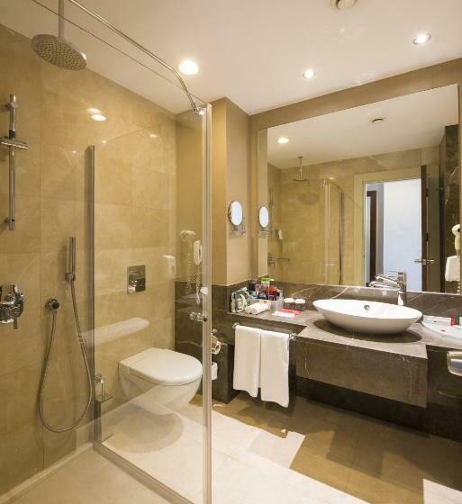 اتاق لوکس با چشم‌انداز دریا, Ramada Plaza Antalya