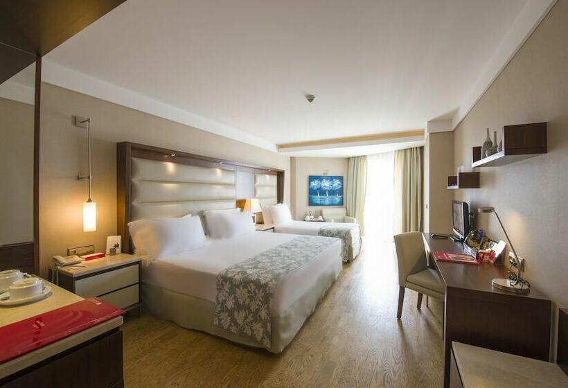 اتاق لوکس با چشم‌انداز دریا, Ramada Plaza Antalya
