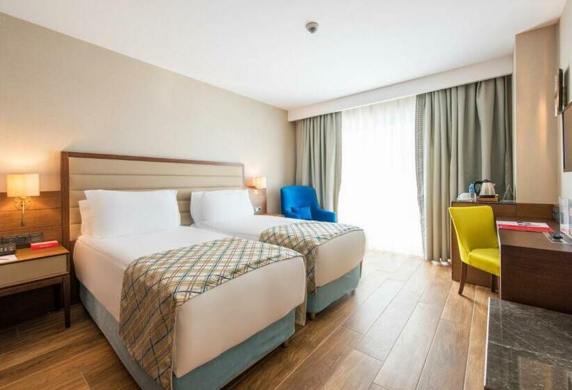 اتاق لوکس با چشم‌انداز شهر, Ramada Plaza Antalya