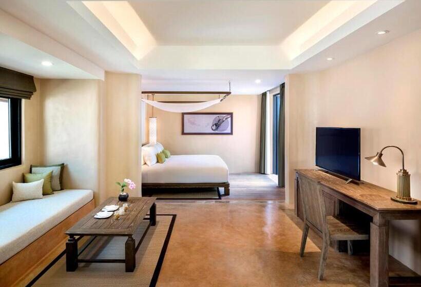 اتاق لوکس با تخت بزرگ, The Naka Island, A Luxury Collection Resort & Spa, Phuket