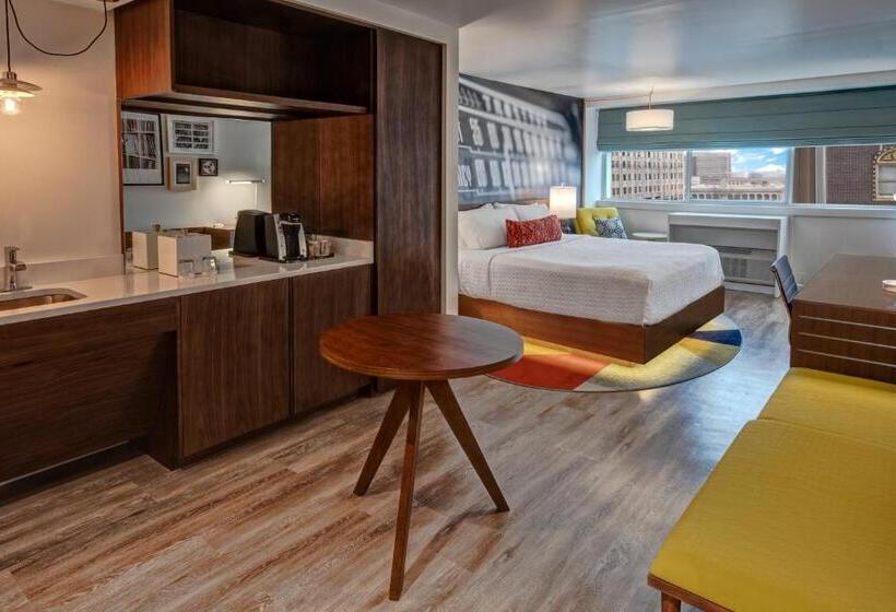 חדר סטנדרט עם מיטת קינג, Indigo   Memphis Downtown, An Ihg