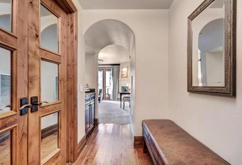 Junior Suite, The Arrabelle At Vail Square, A Rockresort