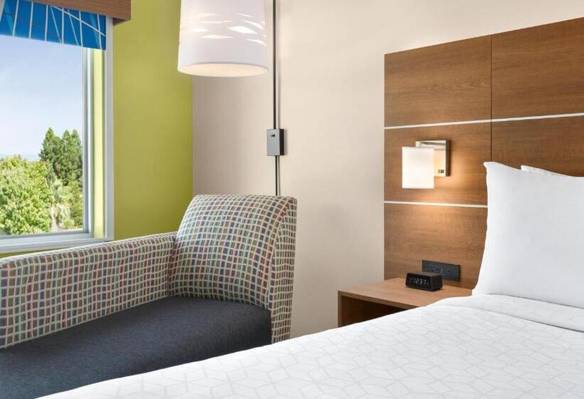 스탠다드 룸 킹사이즈 침대, Holiday Inn Express & Suites   Ukiah, An Ihg