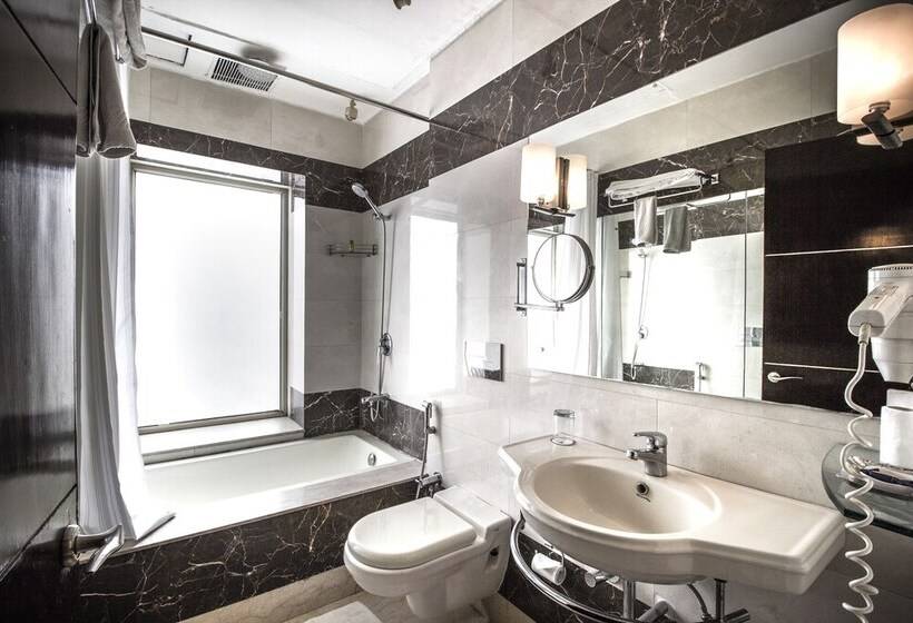 سوییت, Fabhotel Prime Shervani