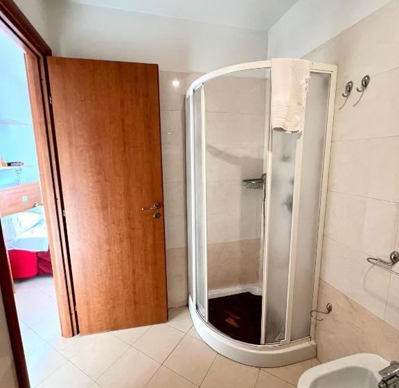 Номер Economy, Como