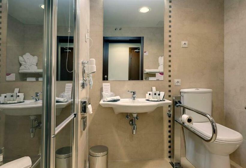 Habitación Estándar Cama King Adaptada para personas con movilidad reducida, Crowne Plaza Madrid Airport
