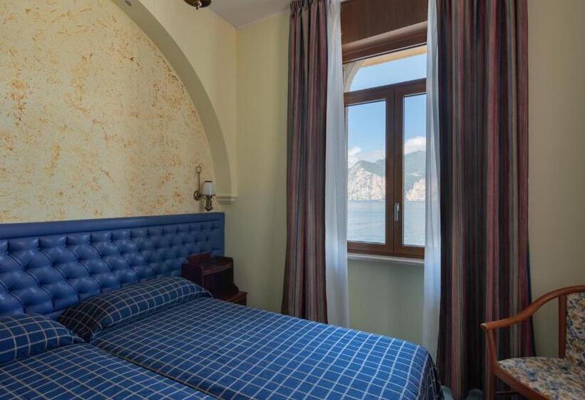 Номер Стандарт Вид на Озеро, Malcesine