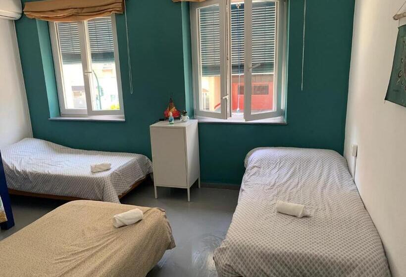 اتاق استاندارد سه تخته با سرویس بهداشتی مشترک, La Pita Beach House