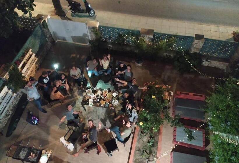 اتاق خانوادگی, La Pita Beach House