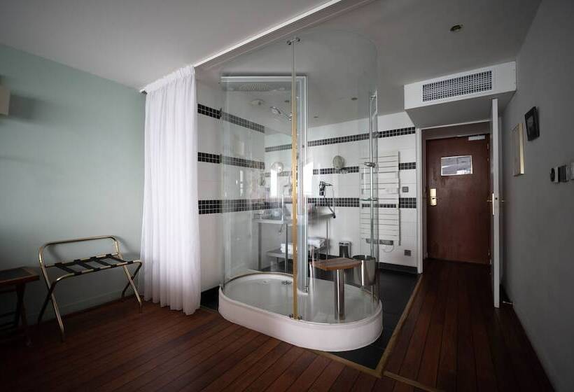 Номер Superior Вид на Море, Logis Hotel   La Petite Rade