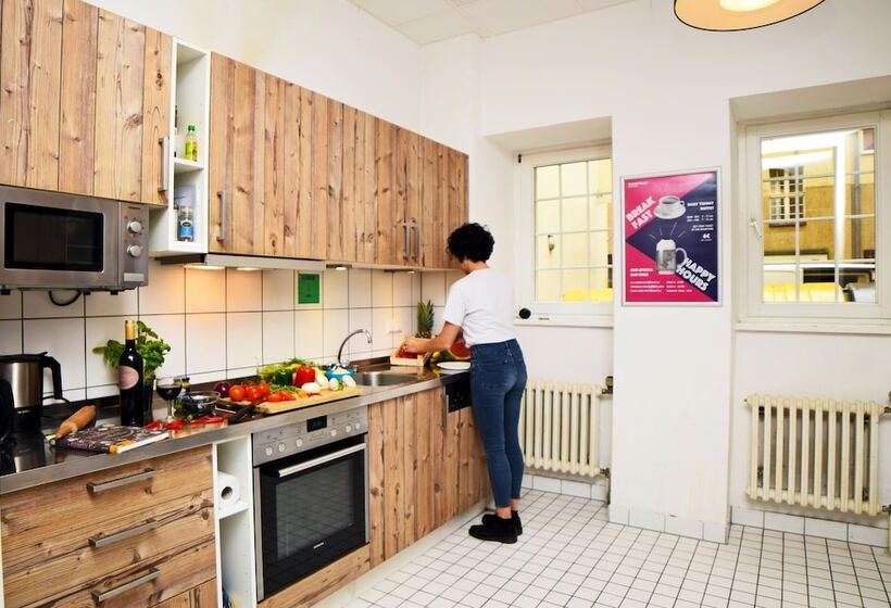 اتاق استاندارد یک نفره, Amstel House Hostel